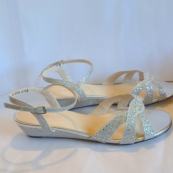 Touch Ups Women's Lena Wedge Sandal, Silver, 8 W - Picture 2 of 12